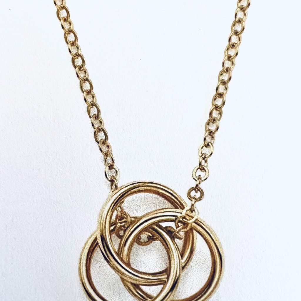Bloomingdale's 14k Yellow Gold Love Knot Necklace 18", In Gift Box With $753 Tag